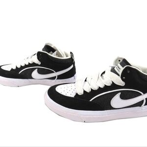 Nike Leo Baker Black and White Skateboard Shoes Mens Size 8 Women's Size 9.5